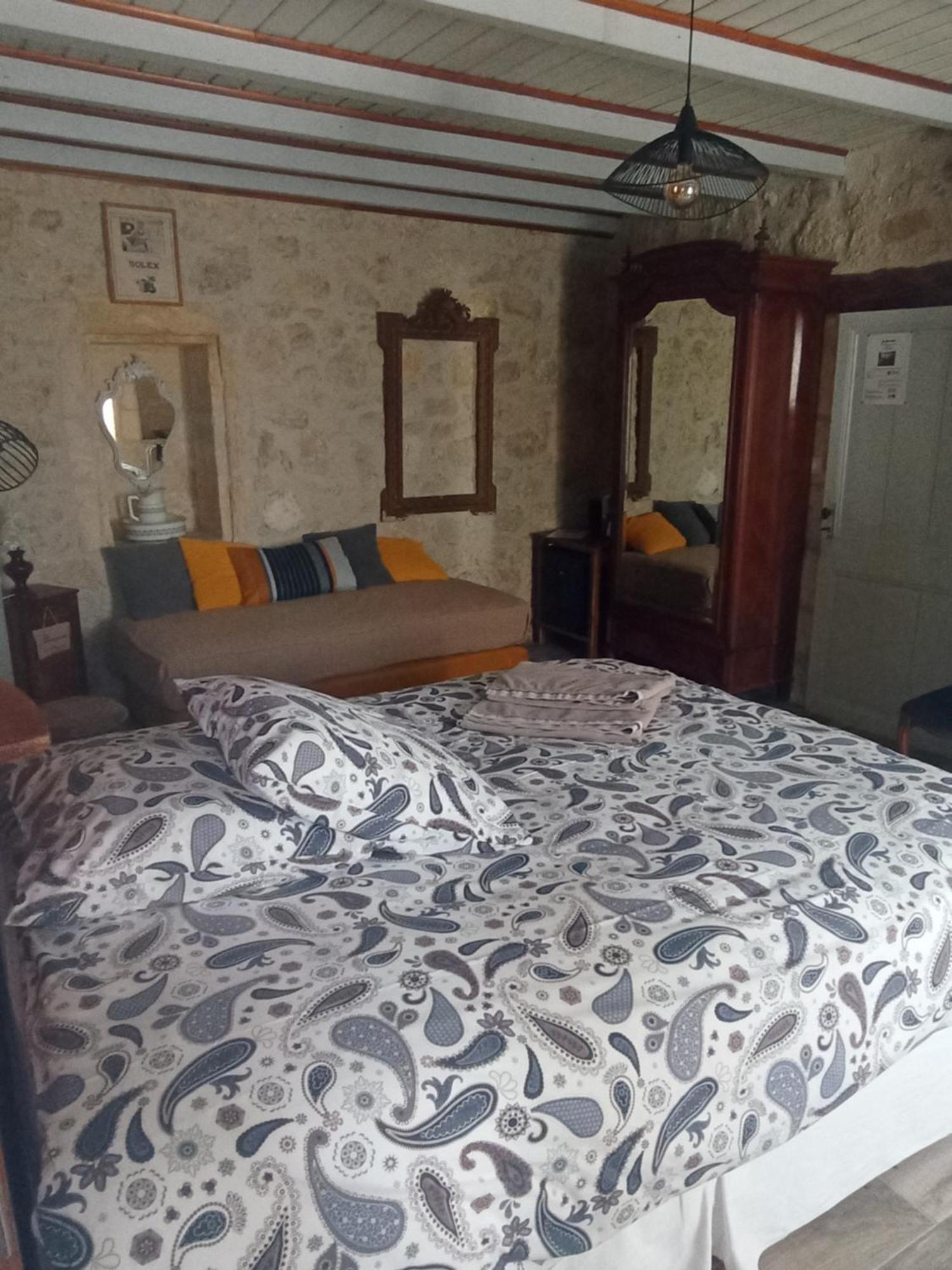 La Girondine Bed & Breakfast Galgon Exterior photo